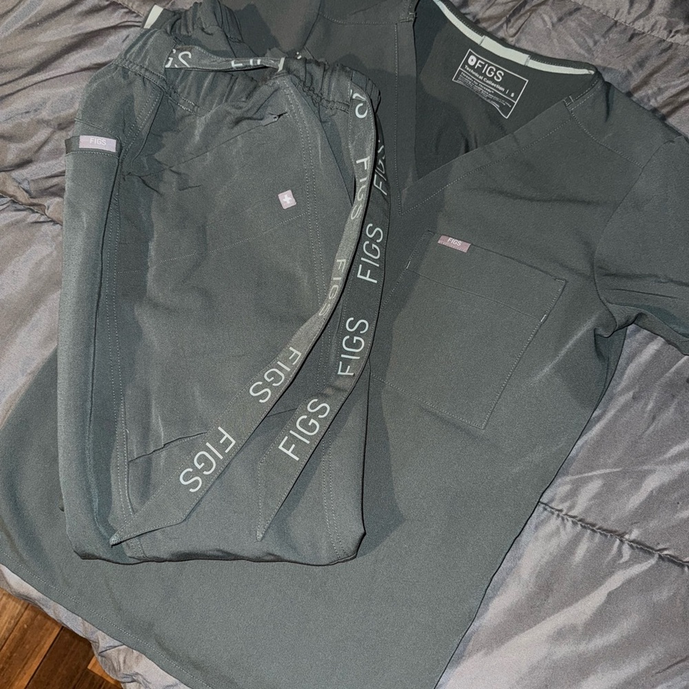 Figs Bonsai limited edition Scrub Set